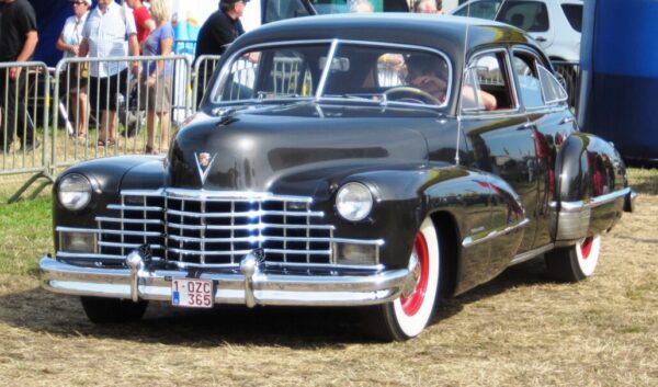 1375 Cadillac Series 62 scaled