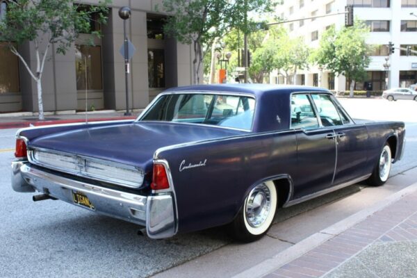 3875 Lincoln Continental